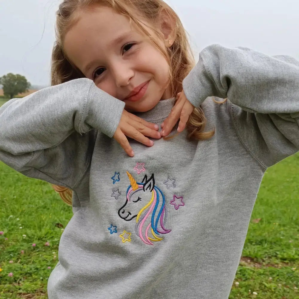 Sweat brodé licorne