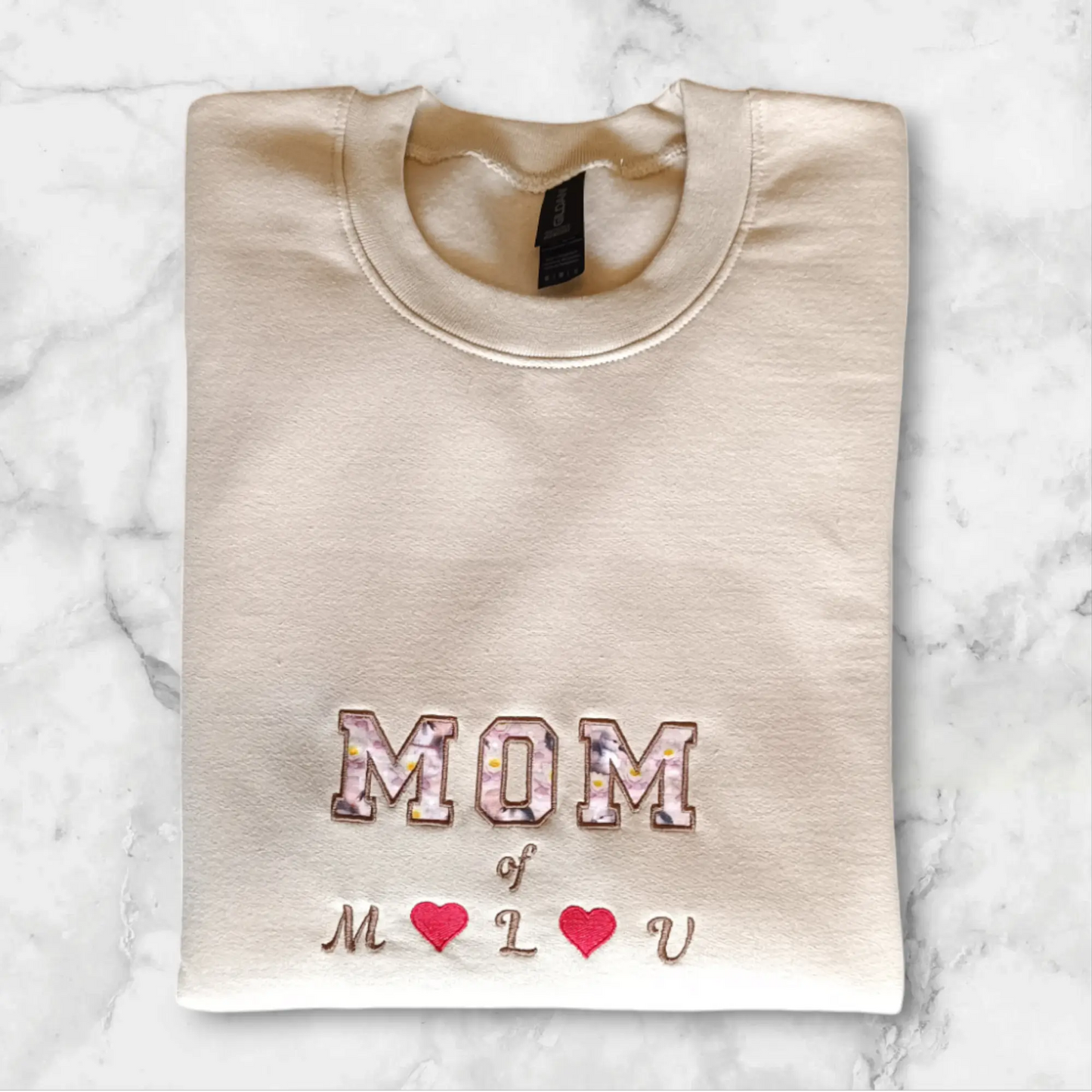 Sweat brodé personnalisé MOM + Prénom(s)